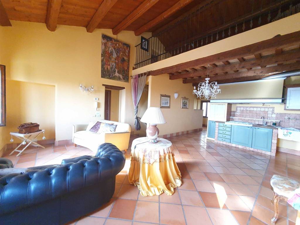 casa indipendente in vendita a Montegranaro
