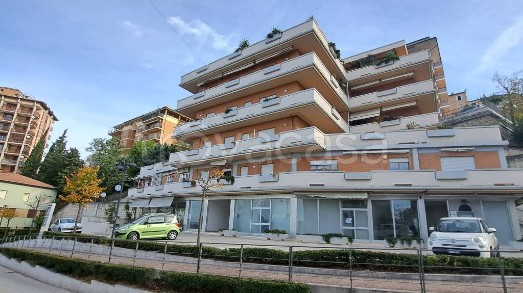 negozio in vendita a Montegranaro