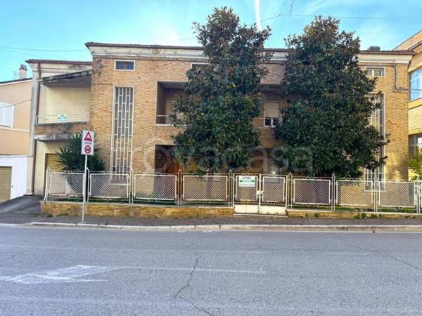 casa indipendente in vendita a Montegranaro