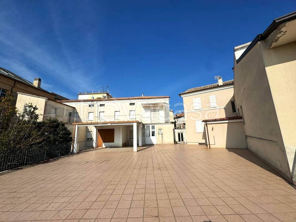 casa indipendente in vendita a Montegranaro