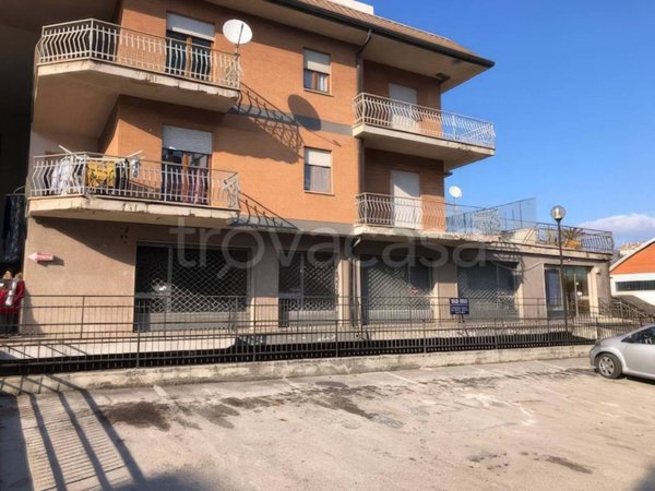 negozio in vendita a Montegranaro