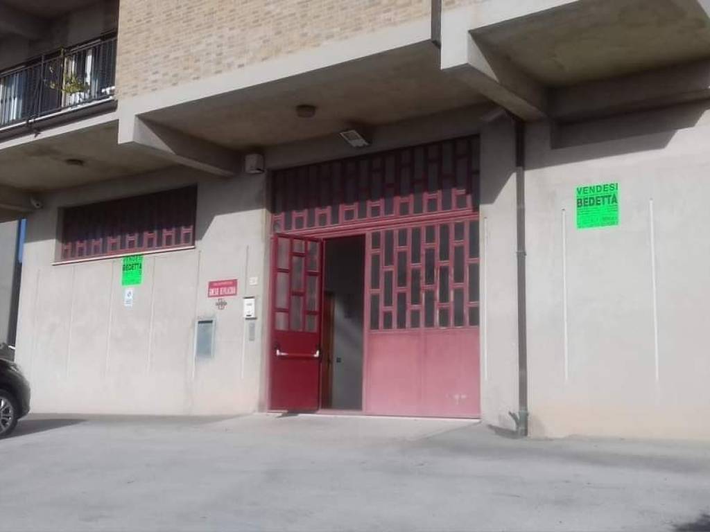 locale commerciale in vendita a Montegranaro