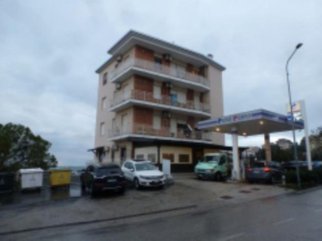 negozio in vendita a Montegranaro
