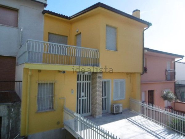 casa indipendente in vendita a Montegranaro