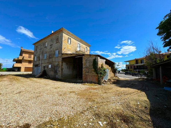 casa indipendente in vendita a Montegranaro