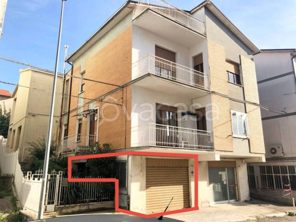 locale di sgombero in vendita a Montegranaro