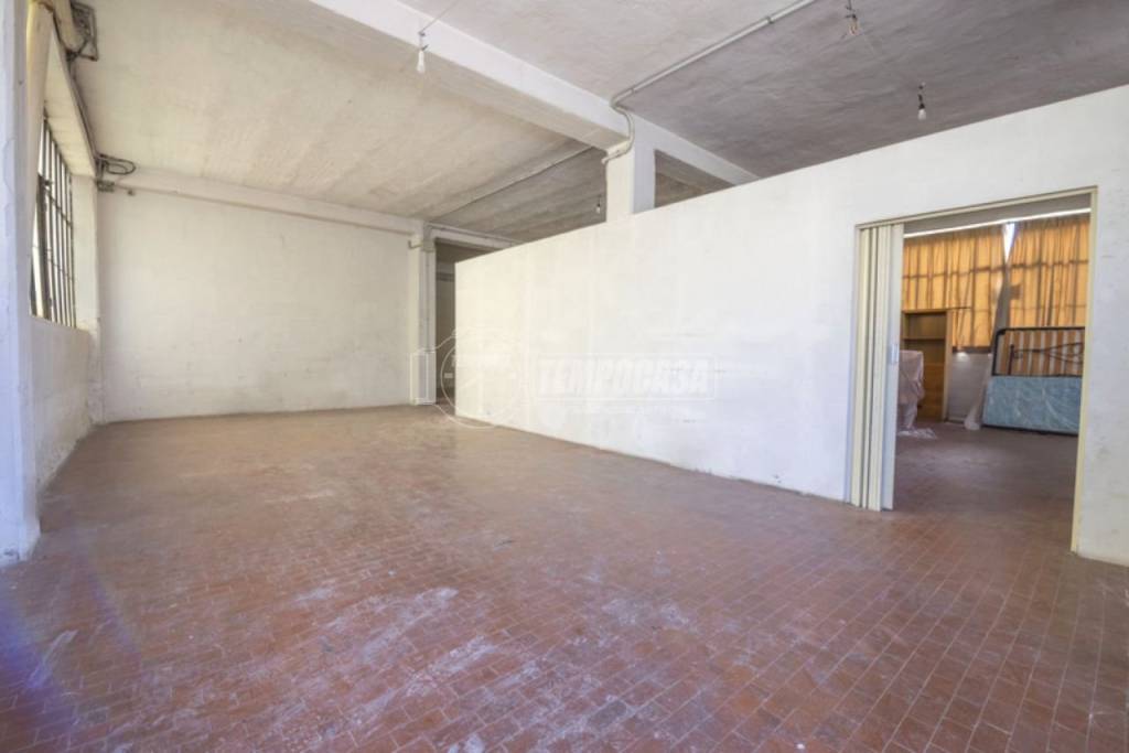 locale commerciale in vendita a Montegranaro