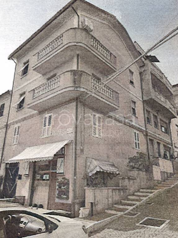 negozio in vendita a Montegranaro
