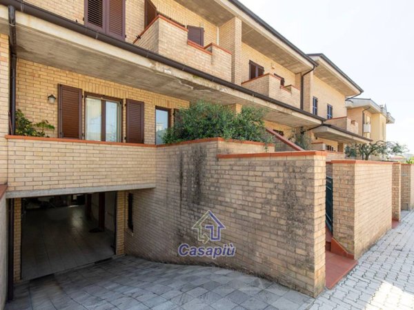 casa indipendente in vendita a Montegranaro