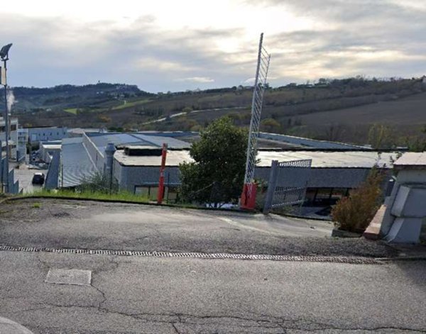 capannone in vendita a Montegranaro in zona Villa Luciani