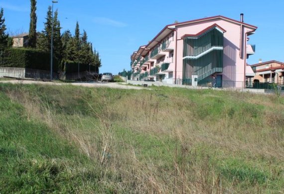 terreno edificabile in vendita a Montegranaro in zona Guazzetti