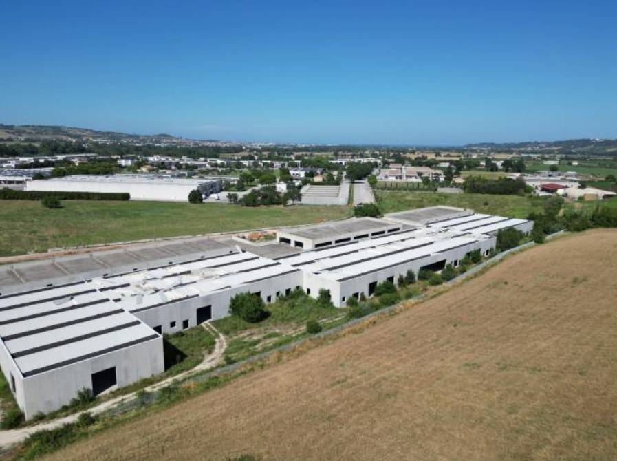 locale commerciale in vendita a Montegranaro