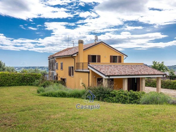 casa indipendente in vendita a Montegranaro
