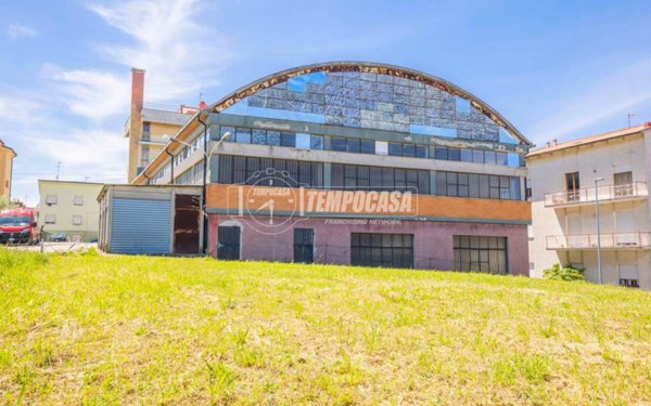 locale commerciale in vendita a Montegranaro