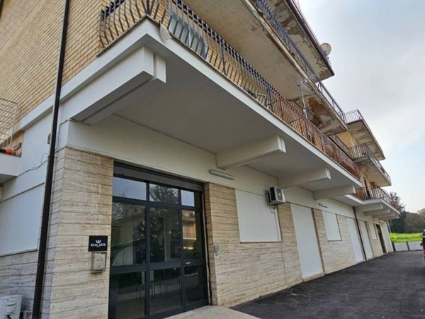 negozio in vendita a Montegranaro