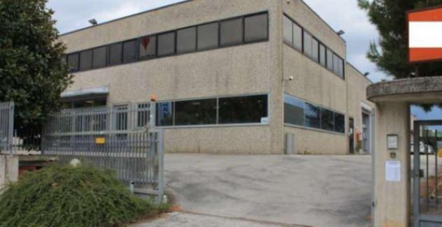 locale commerciale in vendita a Montegranaro in zona Villa Luciani