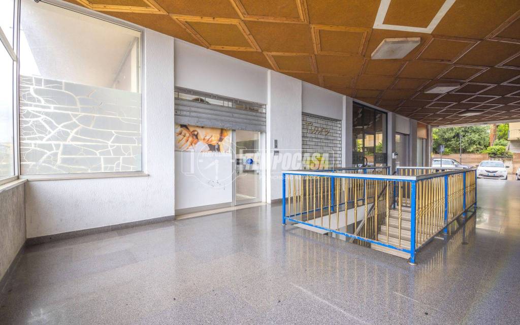 negozio in vendita a Montegranaro