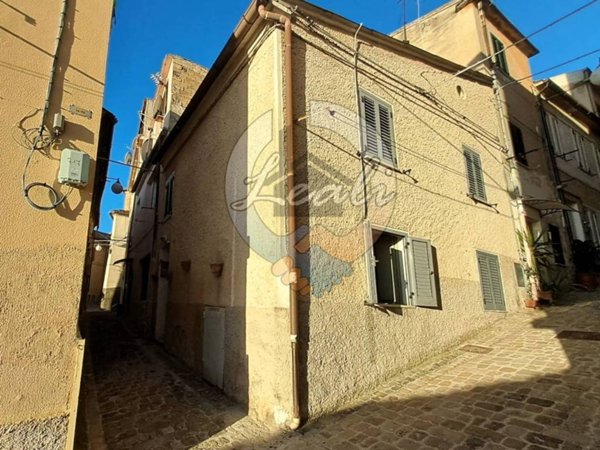 casa indipendente in vendita a Montegranaro