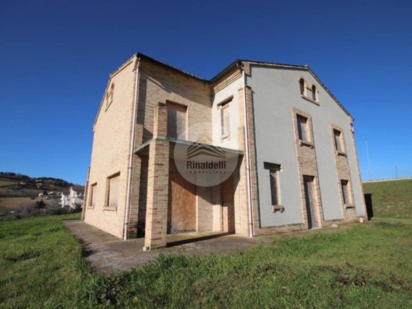 casa indipendente in vendita a Montegranaro