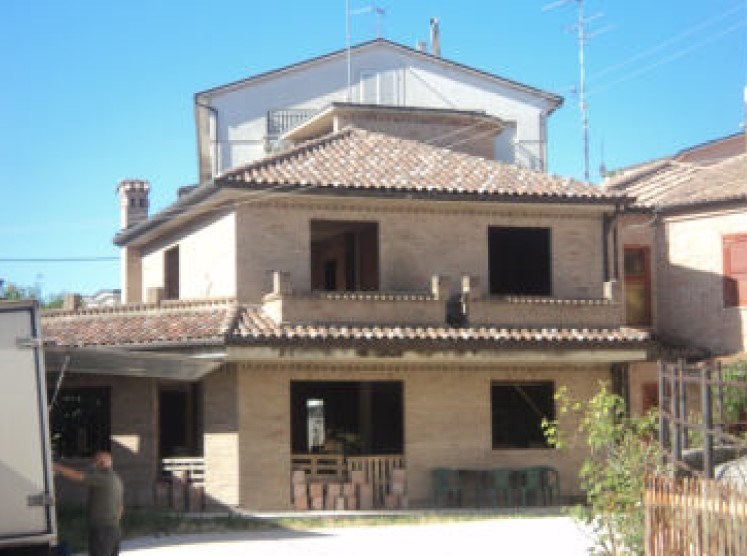 casa indipendente in vendita a Montegranaro