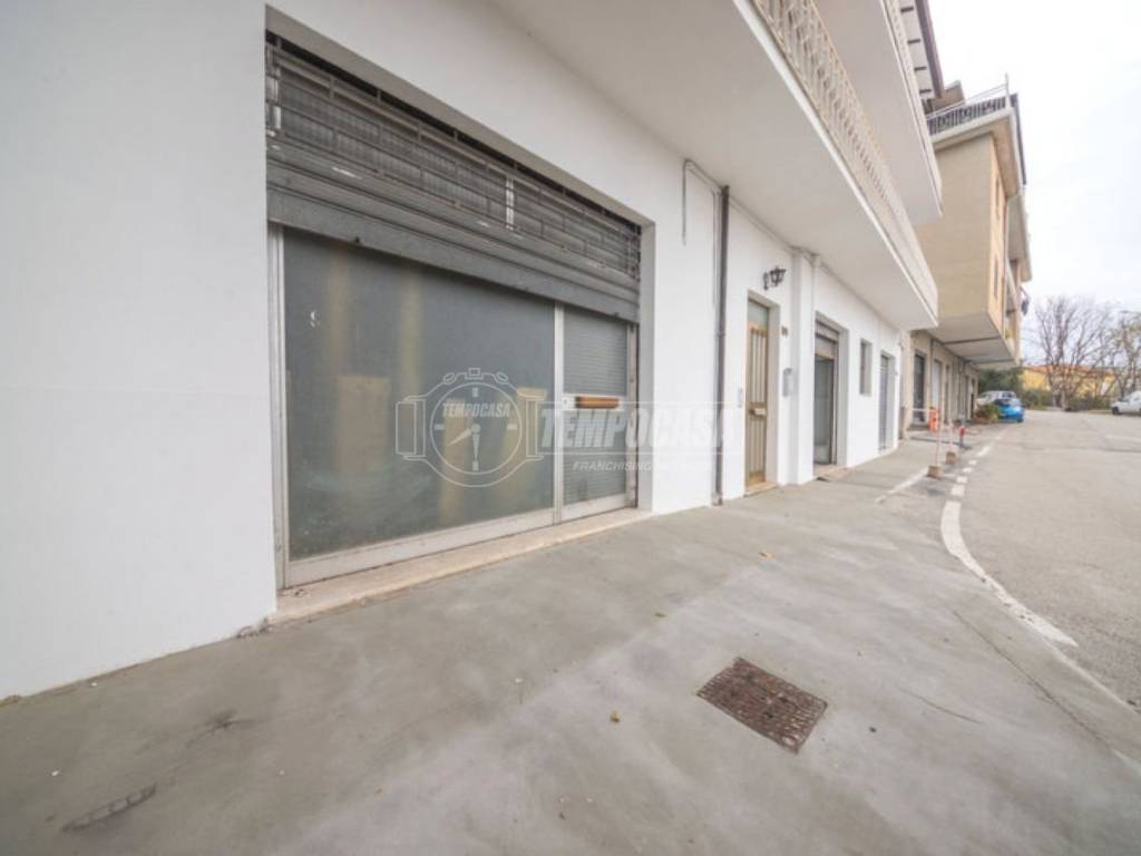 locale commerciale in vendita a Montegranaro