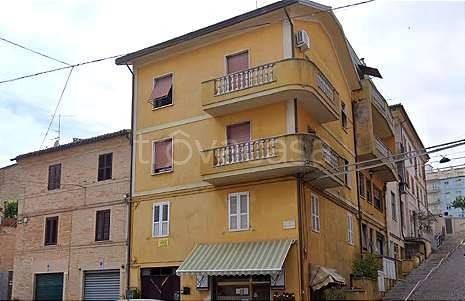 negozio in vendita a Montegranaro