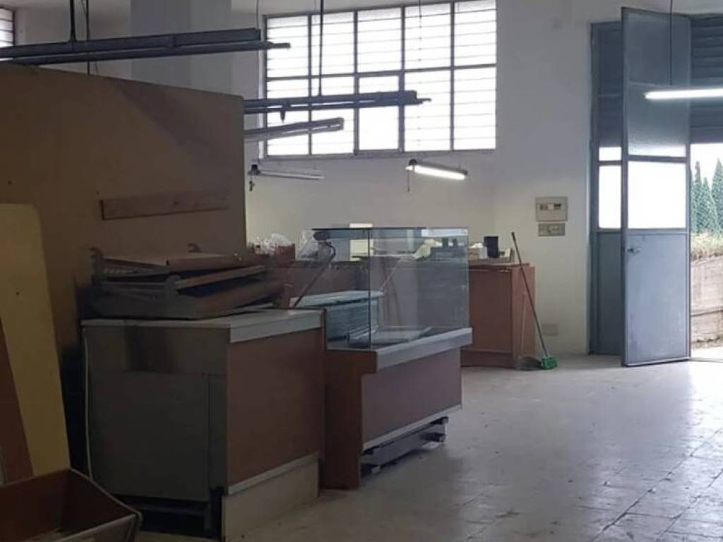 negozio in vendita a Montegranaro