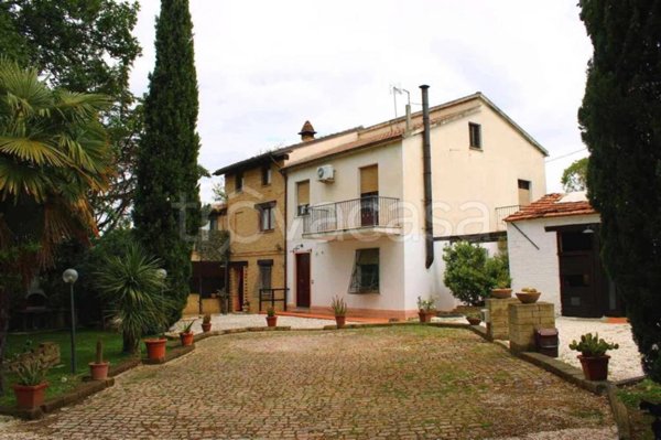 casa indipendente in vendita a Montegranaro