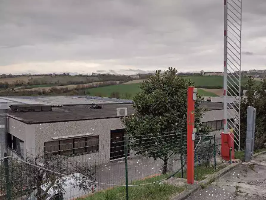 locale di sgombero in vendita a Montegranaro