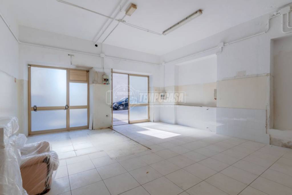 negozio in vendita a Montegranaro