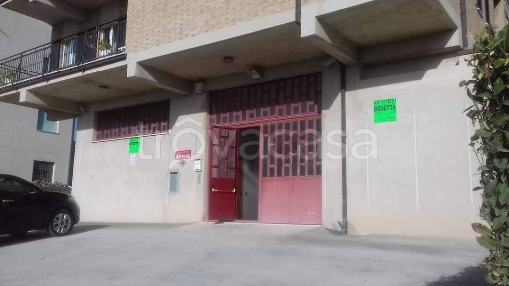 negozio in vendita a Montegranaro