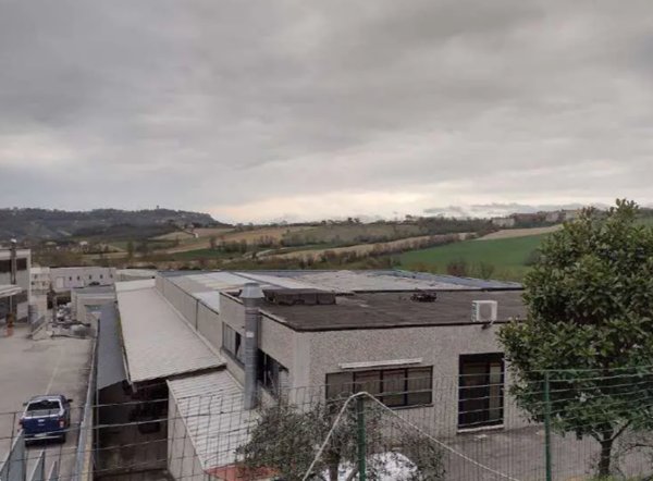 locale di sgombero in vendita a Montegranaro