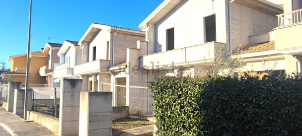 casa indipendente in vendita a Montegranaro