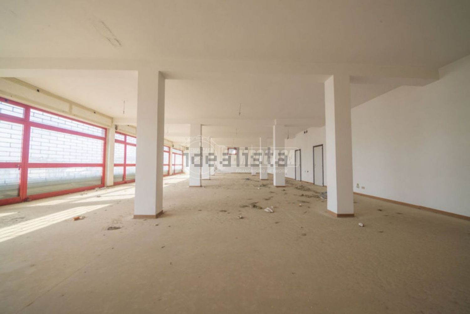 locale commerciale in vendita a Montegranaro