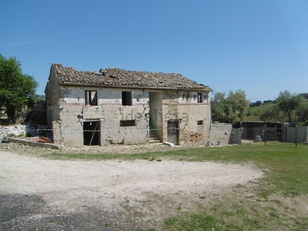 pentavano in vendita a Montegranaro