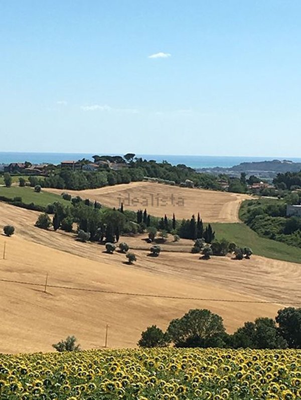 terreno edificabile in vendita a Montegranaro in zona Villa Luciani