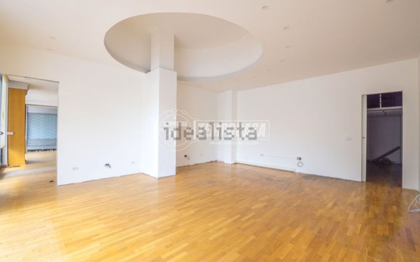 locale commerciale in vendita a Montegranaro