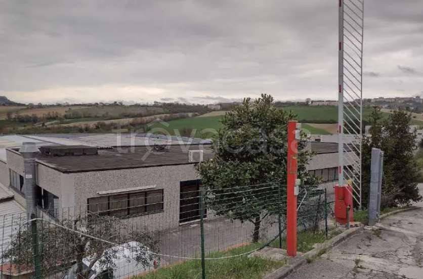 locale di sgombero in vendita a Montegranaro