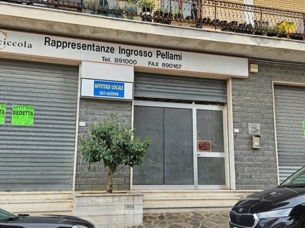 locale commerciale in vendita a Montegranaro
