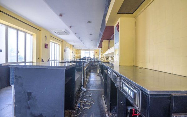 locale commerciale in vendita a Montegranaro