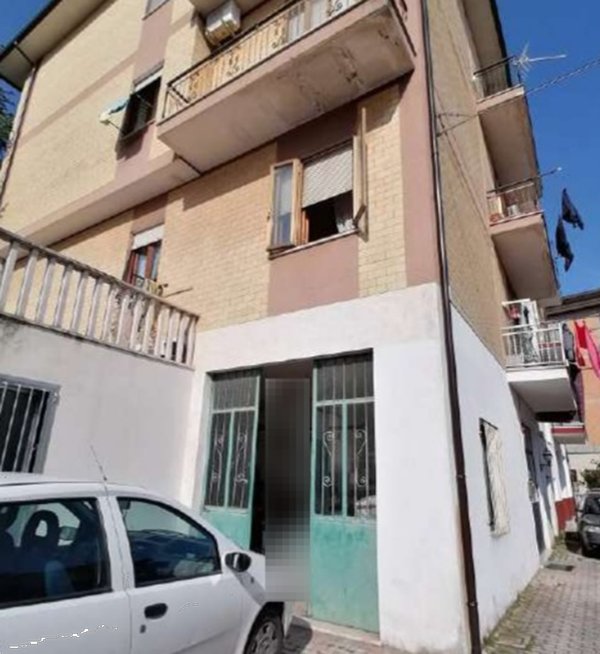 locale di sgombero in vendita a Montegranaro