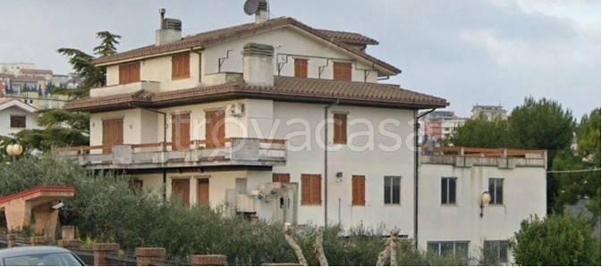 locale commerciale in vendita a Montegranaro in zona Roccolo