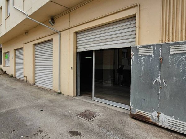 negozio in vendita a Montegranaro