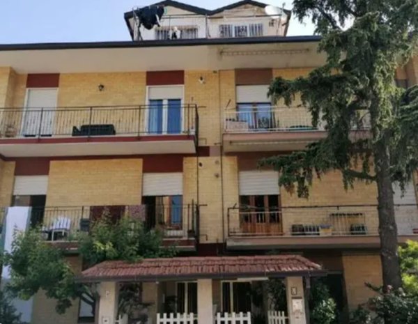 locale di sgombero in vendita a Montegranaro