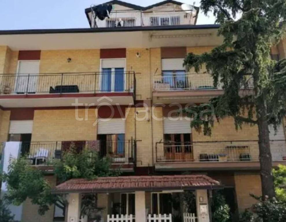 locale di sgombero in vendita a Montegranaro