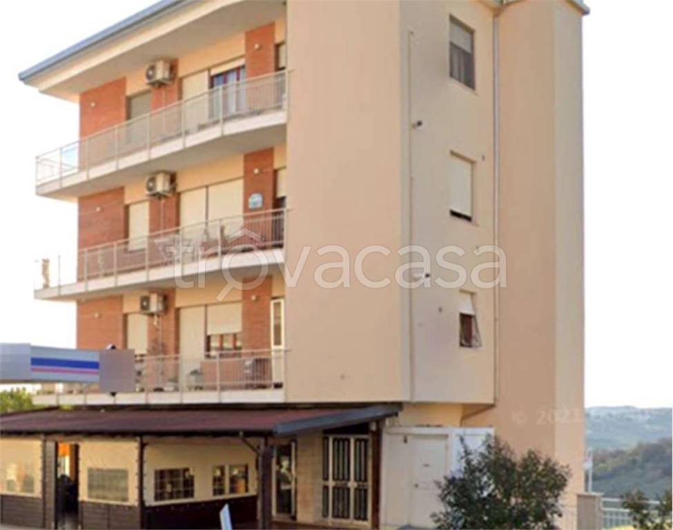 negozio in vendita a Montegranaro