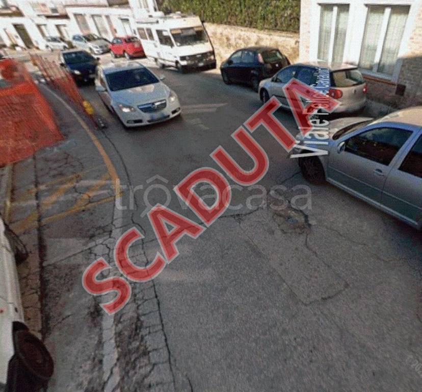 locale commerciale in vendita a Montegranaro