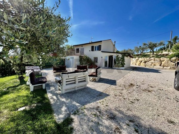 casa indipendente in vendita a Montegranaro