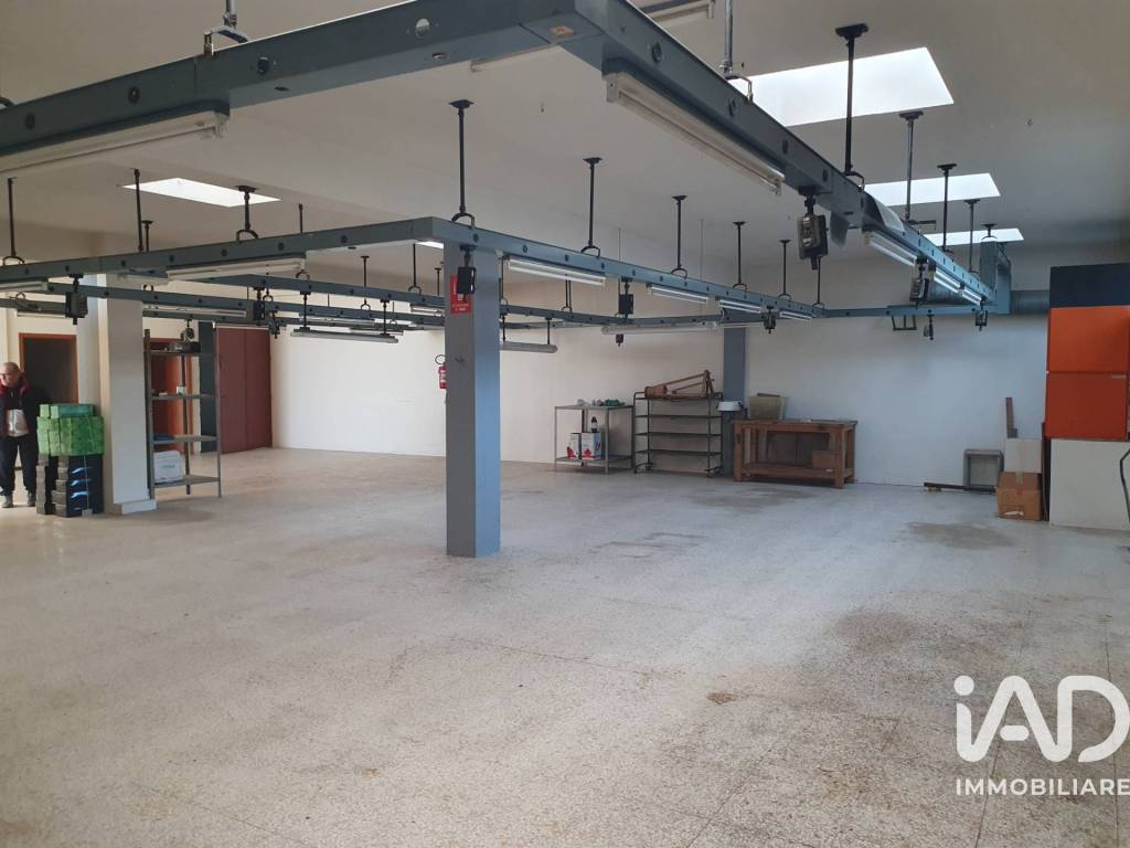 negozio in vendita a Montegranaro