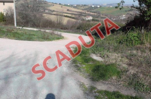 terreno edificabile in vendita a Montegranaro in zona Guazzetti